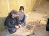 2006-01-11 Staffan och Johannes gr titthlet i grunden.